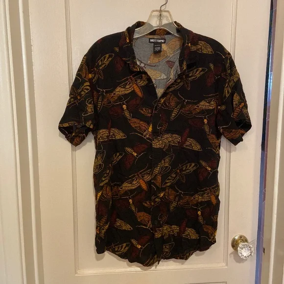 NEW MEN'S HOT TOPIC GRUNGE MOTH WOVEN BUTTON-UP SHIRT SZ M SKULLS